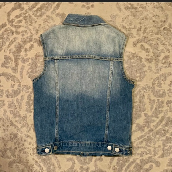 GAP Button Front Cotton Denim Vest - Picture 2 of 3